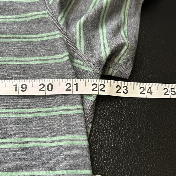 Lululemon Propel Luxtreme Polo Shirt Mens XL Wicking Green Gray Striped - Picture 7 of 8